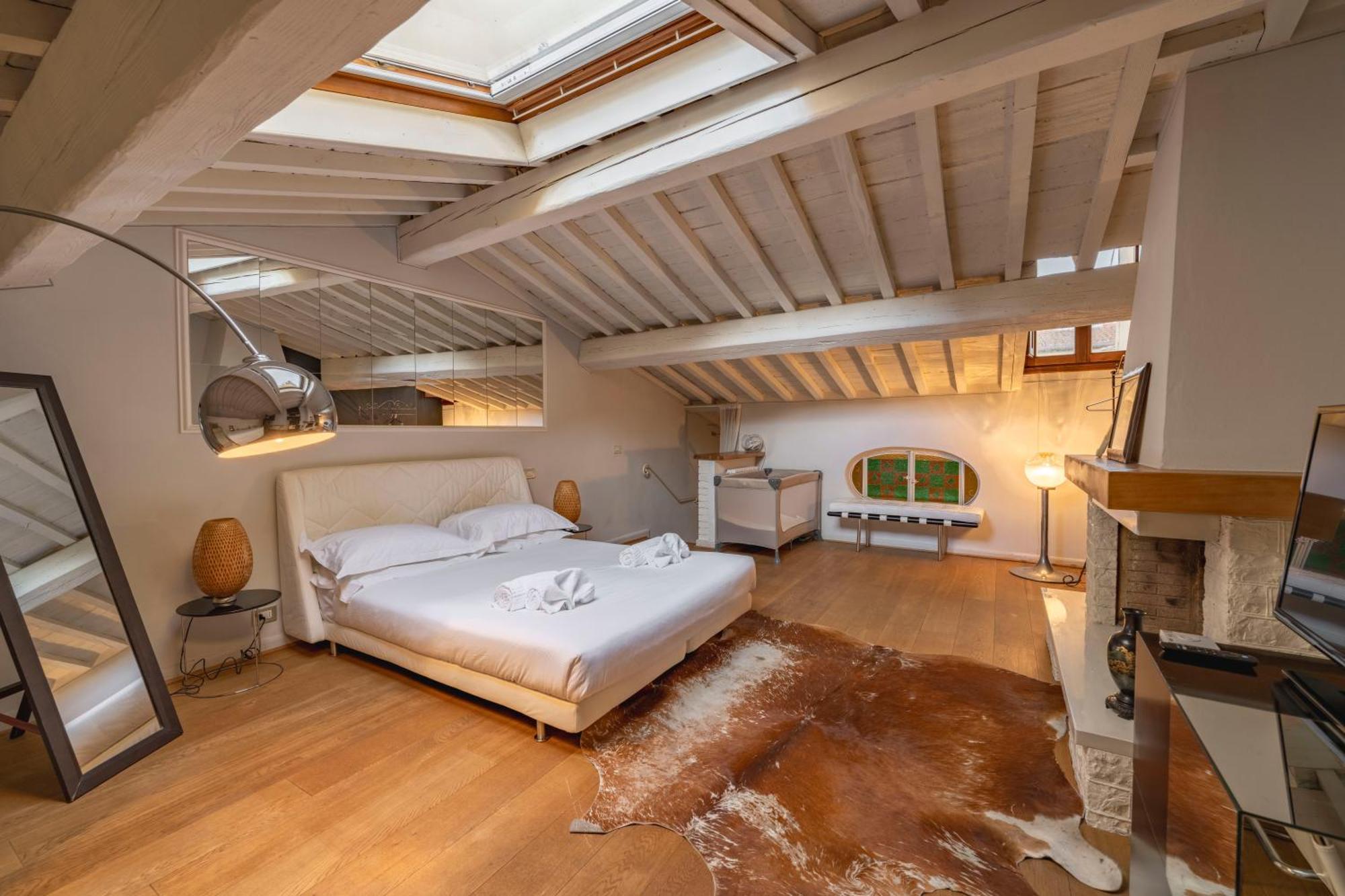 Elegant Penthouse In Santo Spirito Firenze